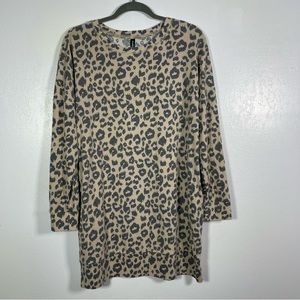 Prinstory, Leopard Print Long Sleeve Size Large. In excellent condition!